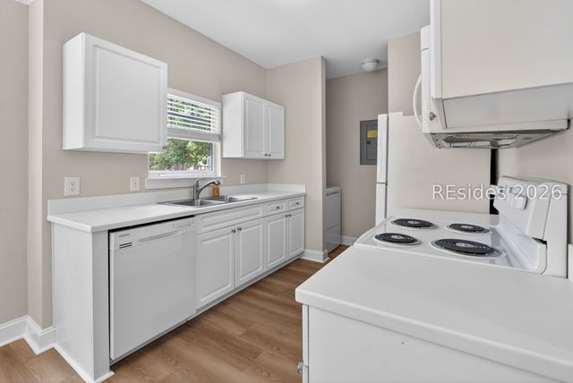 31 Summerfield Ct Apt 113, Hilton Head Island, SC 29926