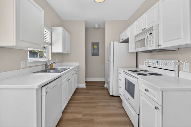 31 Summerfield Ct Apt 113, Hilton Head Island, SC 29926
