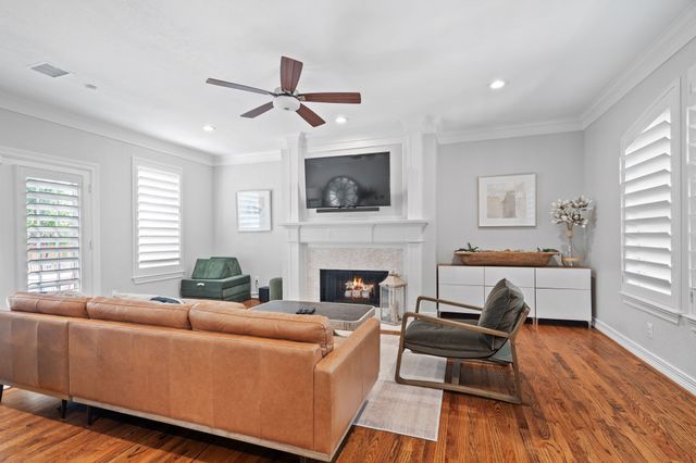 2704 Welborn Street E, Dallas, TX 75219