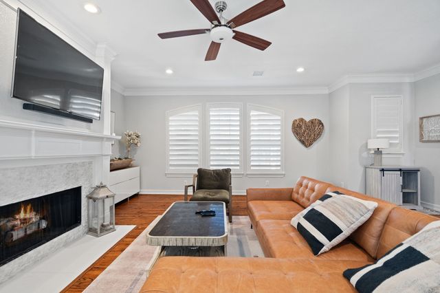 2704 Welborn Street E, Dallas, TX 75219
