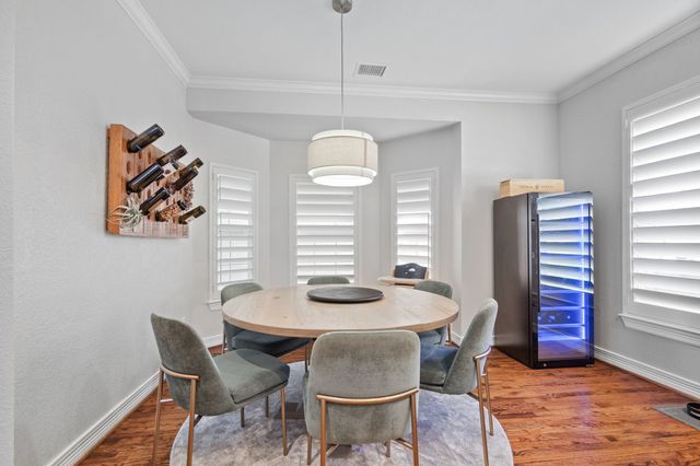 2704 Welborn Street E, Dallas, TX 75219