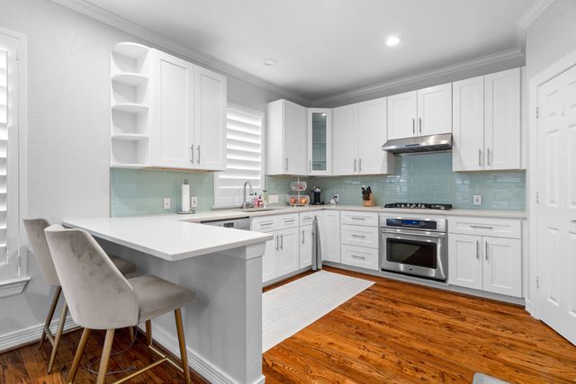 2704 Welborn Street E, Dallas, TX 75219