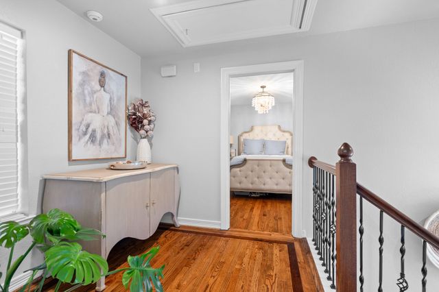2704 Welborn Street E, Dallas, TX 75219