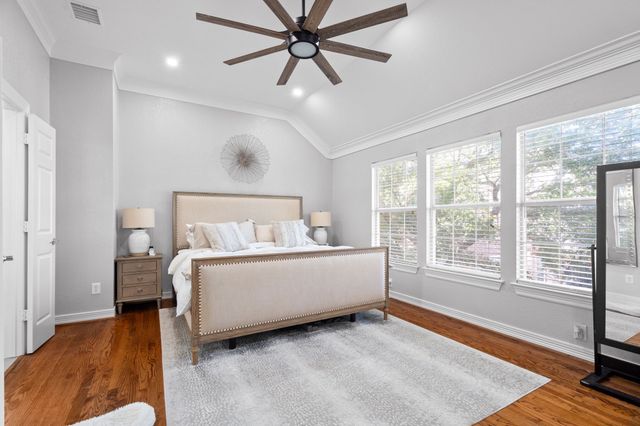 2704 Welborn Street E, Dallas, TX 75219