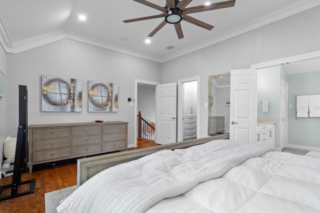2704 Welborn Street E, Dallas, TX 75219