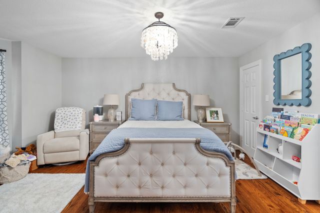 2704 Welborn Street E, Dallas, TX 75219