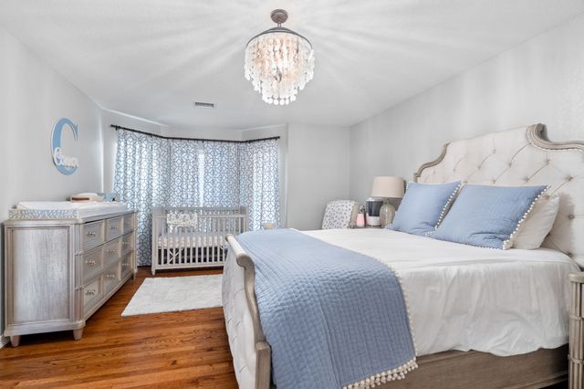 2704 Welborn Street E, Dallas, TX 75219