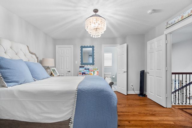 2704 Welborn Street E, Dallas, TX 75219