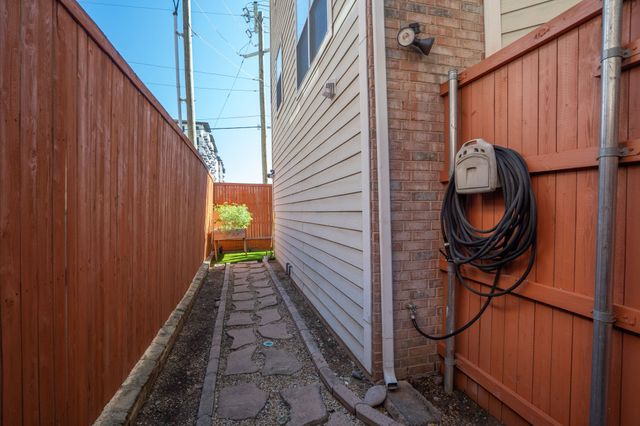 2704 Welborn Street E, Dallas, TX 75219