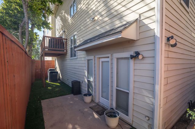 2704 Welborn Street E, Dallas, TX 75219