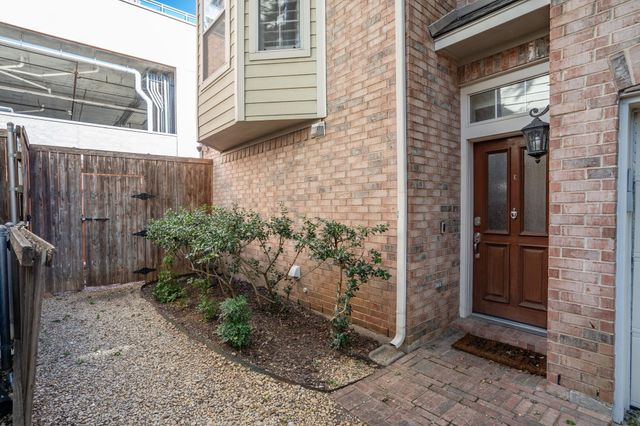 2704 Welborn Street E, Dallas, TX 75219