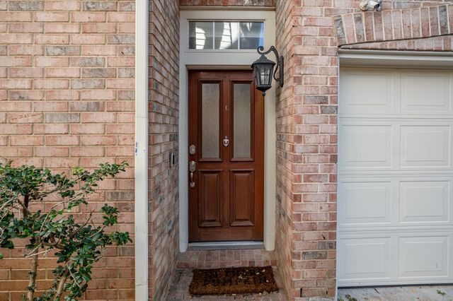 2704 Welborn Street E, Dallas, TX 75219