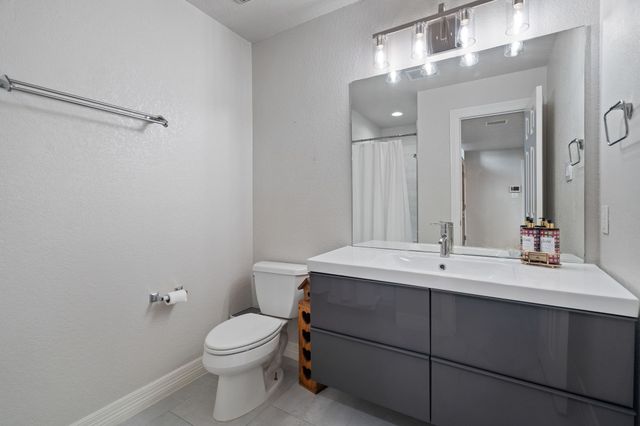 2704 Welborn Street E, Dallas, TX 75219