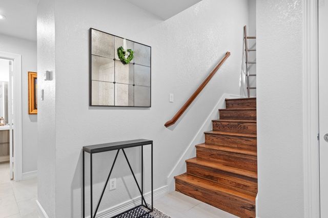 2704 Welborn Street E, Dallas, TX 75219