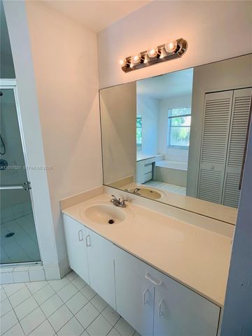 18801 NW 12th St 18801, Pembroke Pines, FL 33029