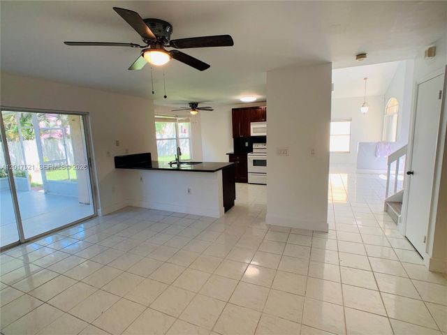 18801 NW 12th St 18801, Pembroke Pines, FL 33029