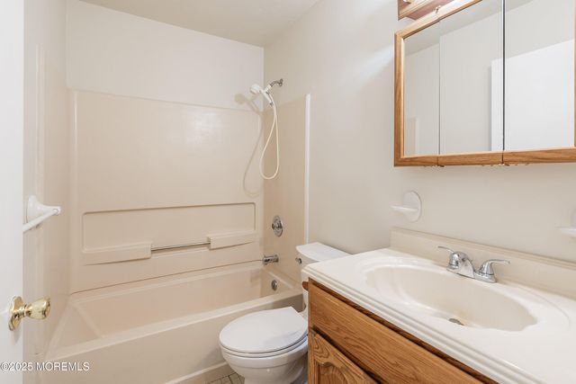 23 Datchet Close 1000, Freehold, NJ 07728