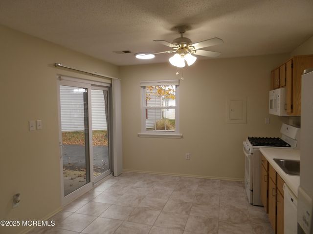 23 Datchet Close 1000, Freehold, NJ 07728