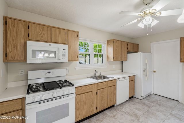 23 Datchet Close 1000, Freehold, NJ 07728