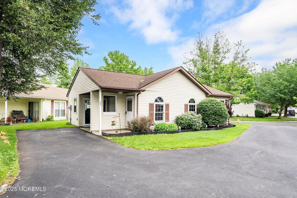 23 Datchet Close 1000, Freehold, NJ 07728