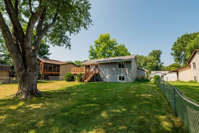 3244 Meadowbrook Court, Vadnais Heights, MN 55127