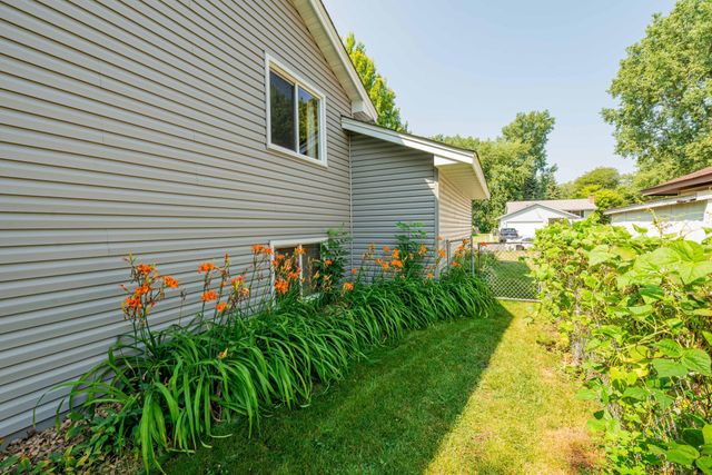 3244 Meadowbrook Court, Vadnais Heights, MN 55127