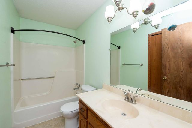 3244 Meadowbrook Court, Vadnais Heights, MN 55127