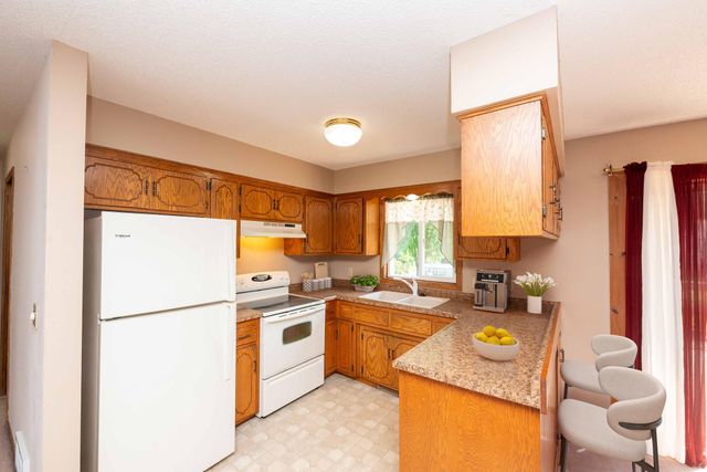 3244 Meadowbrook Court, Vadnais Heights, MN 55127