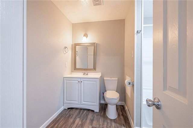 1401 Airline Drive A, College Station, TX 77845