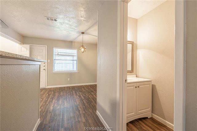 1401 Airline Drive A, College Station, TX 77845