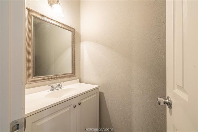 1401 Airline Drive A, College Station, TX 77845