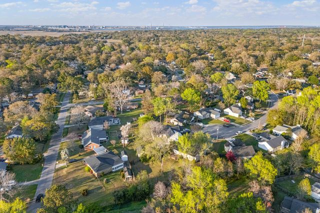 1099 Farmington Road, Charleston, SC 29412