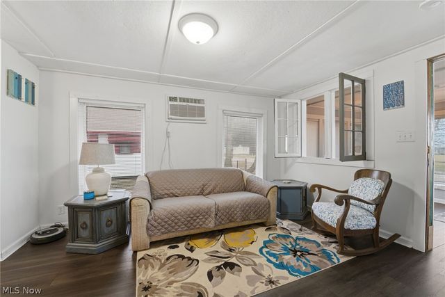 5 Stones Long Beach Drive, Ashtabula, OH 44004