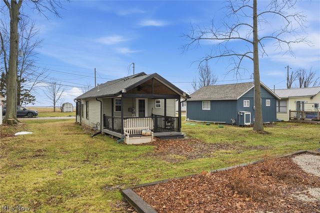 5 Stones Long Beach Drive, Ashtabula, OH 44004