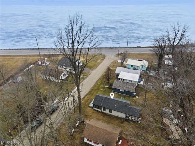 5 Stones Long Beach Drive, Ashtabula, OH 44004