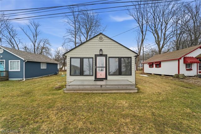5 Stones Long Beach Drive, Ashtabula, OH 44004