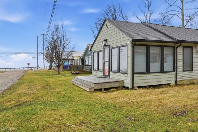 5 Stones Long Beach Drive, Ashtabula, OH 44004