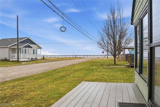 5 Stones Long Beach Drive, Ashtabula, OH 44004