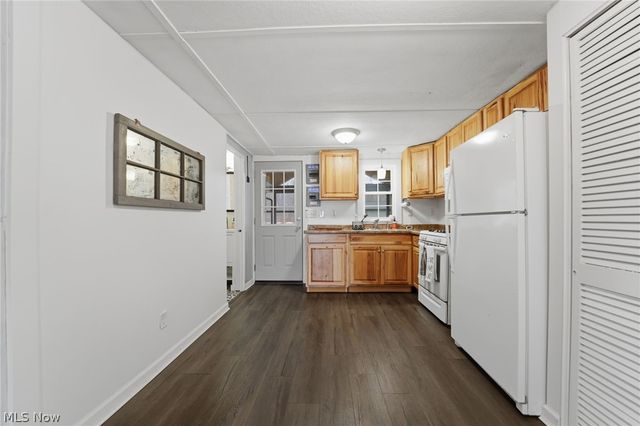 5 Stones Long Beach Drive, Ashtabula, OH 44004