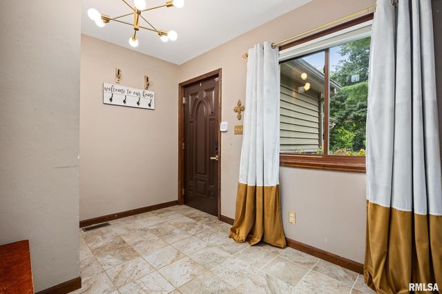 20513 N DEER BLUFFS Drive, Chillicothe, IL 61523
