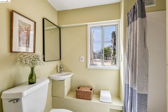 1059 Talbot Ave, Albany, CA 94706