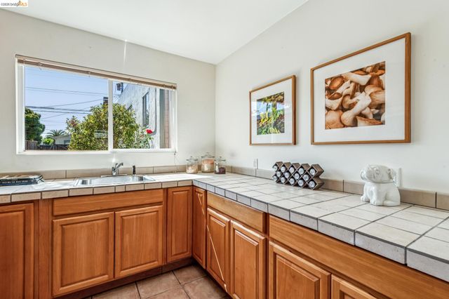 1059 Talbot Ave, Albany, CA 94706