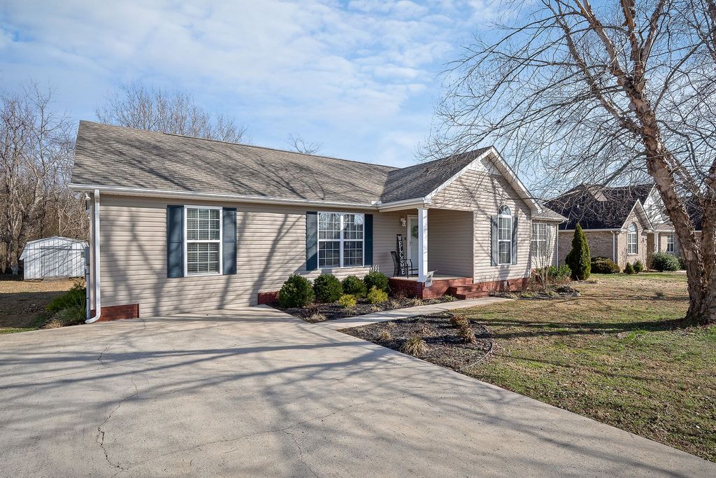 351 Creek Ln, Mcminnville, TN 37110