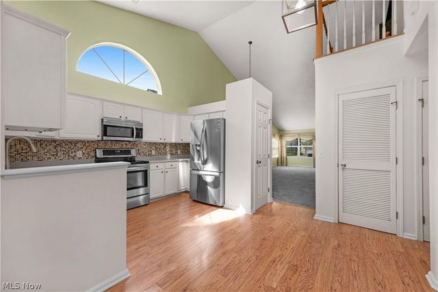 9097 Fern Cove E, Olmsted Falls, OH 44138