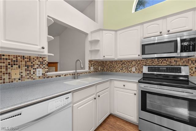 9097 Fern Cove E, Olmsted Falls, OH 44138