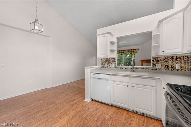 9097 Fern Cove E, Olmsted Falls, OH 44138