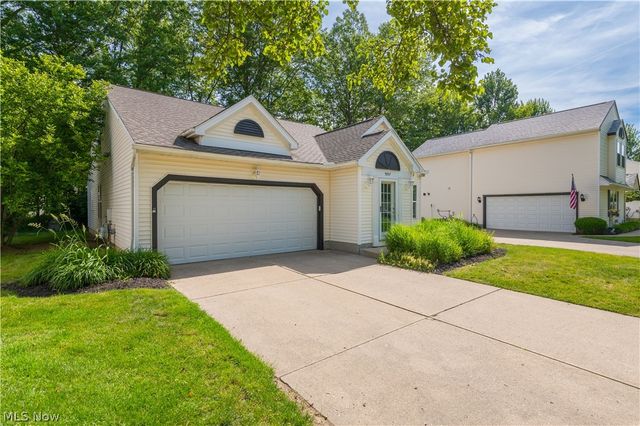9097 Fern Cove E, Olmsted Falls, OH 44138