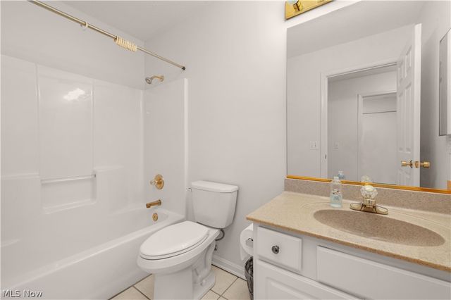 9097 Fern Cove E, Olmsted Falls, OH 44138