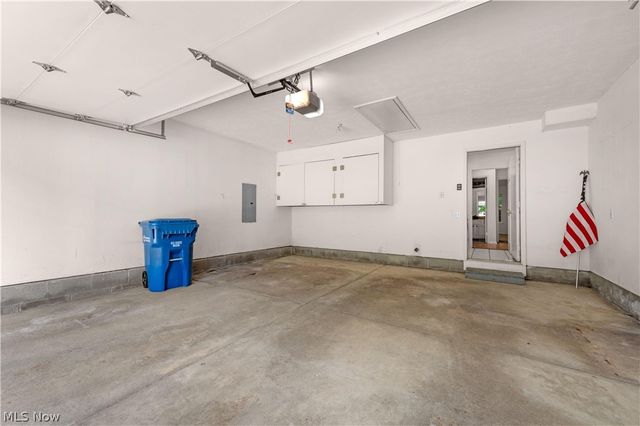9097 Fern Cove E, Olmsted Falls, OH 44138