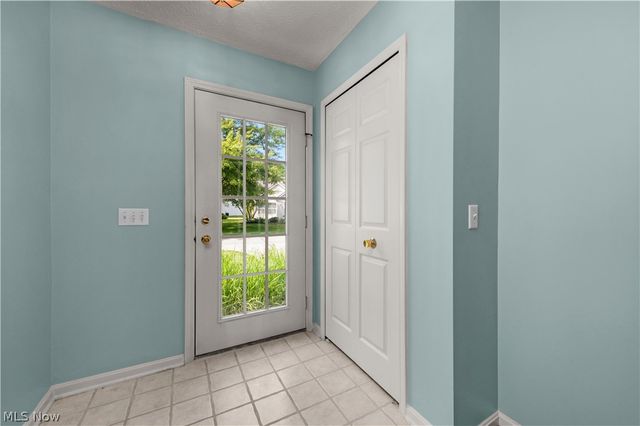 9097 Fern Cove E, Olmsted Falls, OH 44138